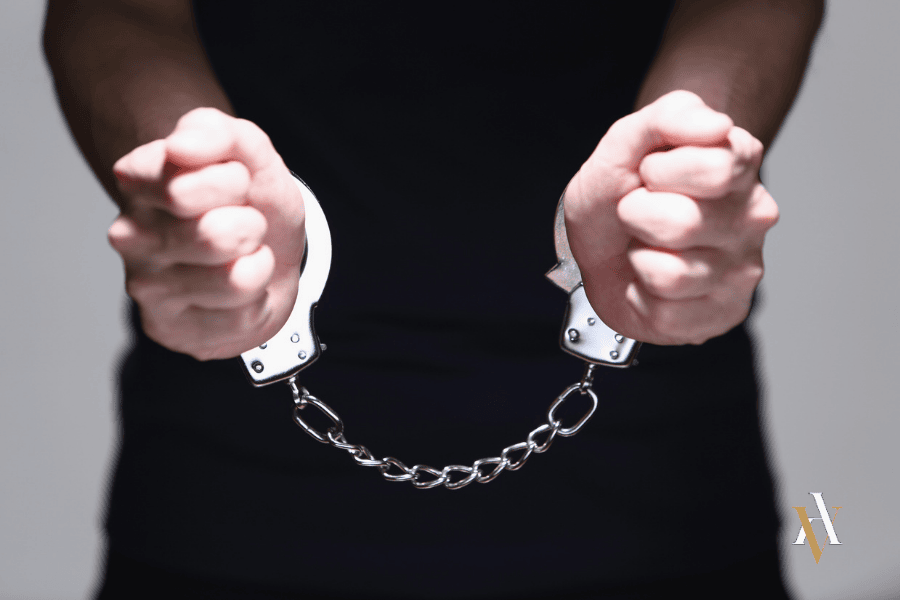 Delitos de Menores en España: Ley, Defensa y Consecuencias
